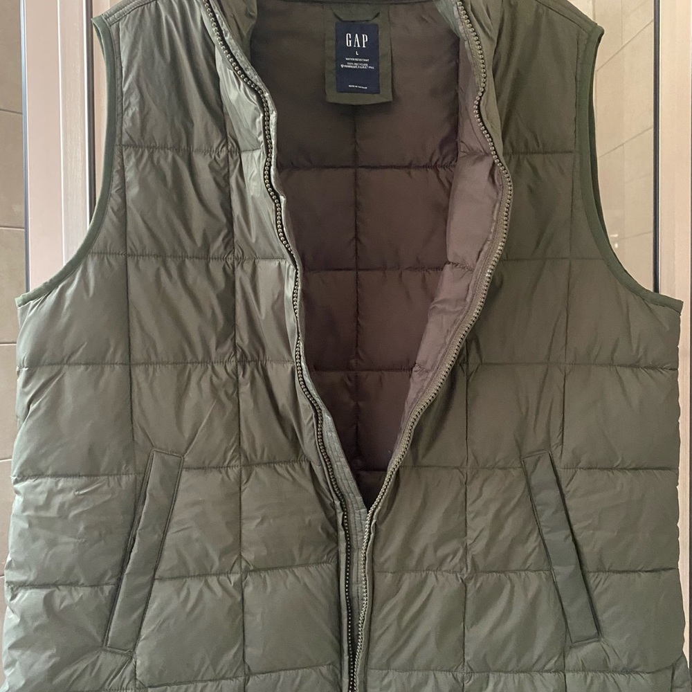 GAP women’s Green Quilted Vest
